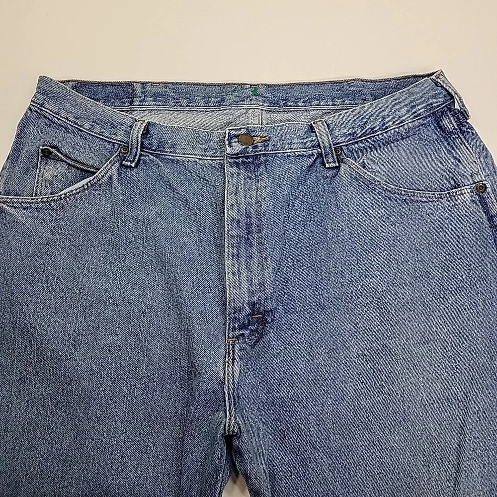 Wrangler 38x32 Relaxed Fit Jeans Mens Light Wash Blue Denim Straight Leg